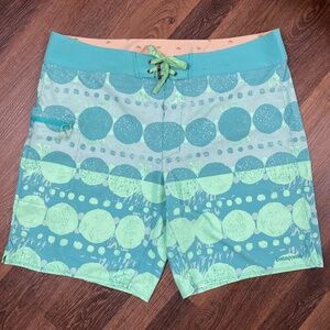 Patagonia Board Shorts Mens 38 Green Geometric Pattern Drawstring